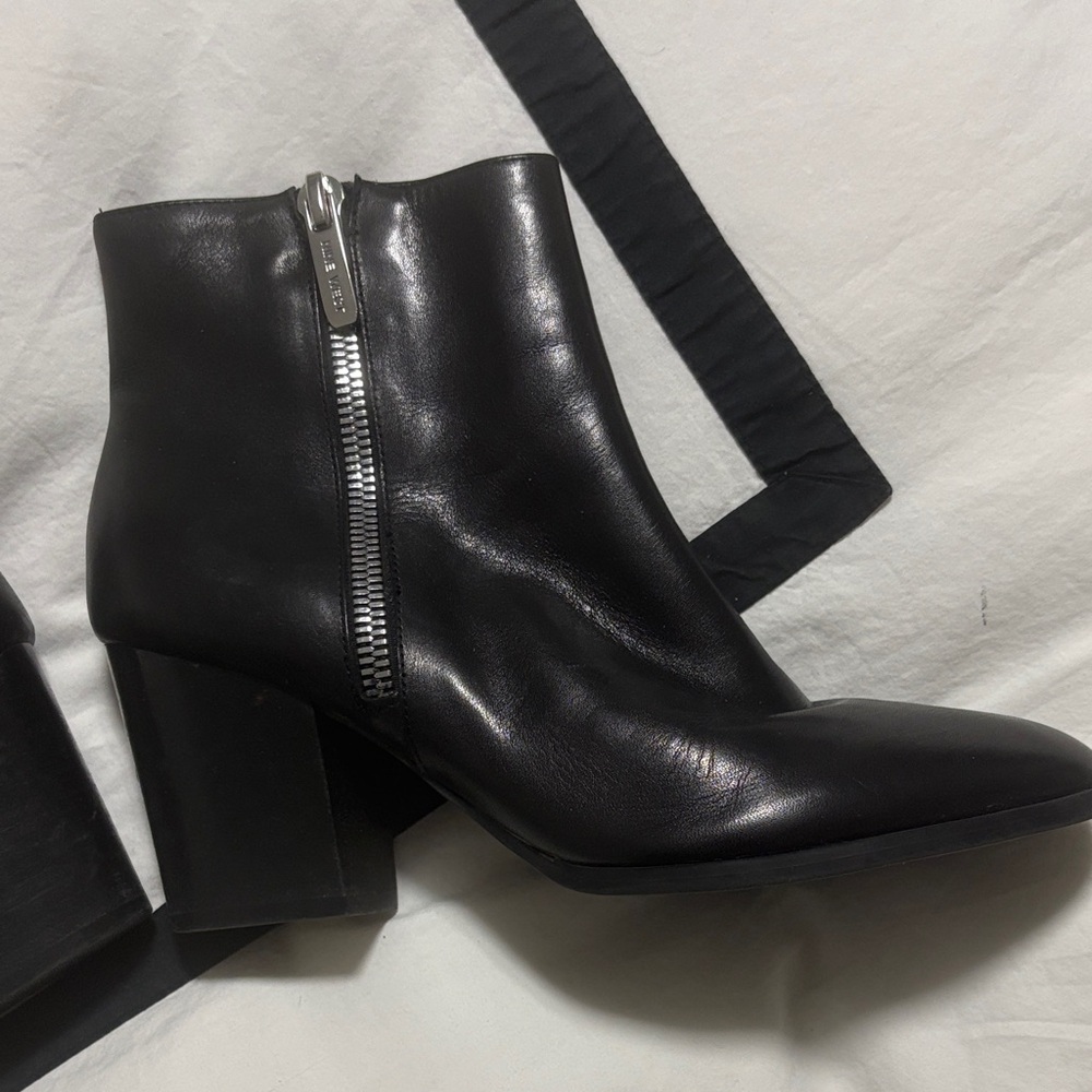 Nine West Black Leather Ankle Boots with Silver Zipper
